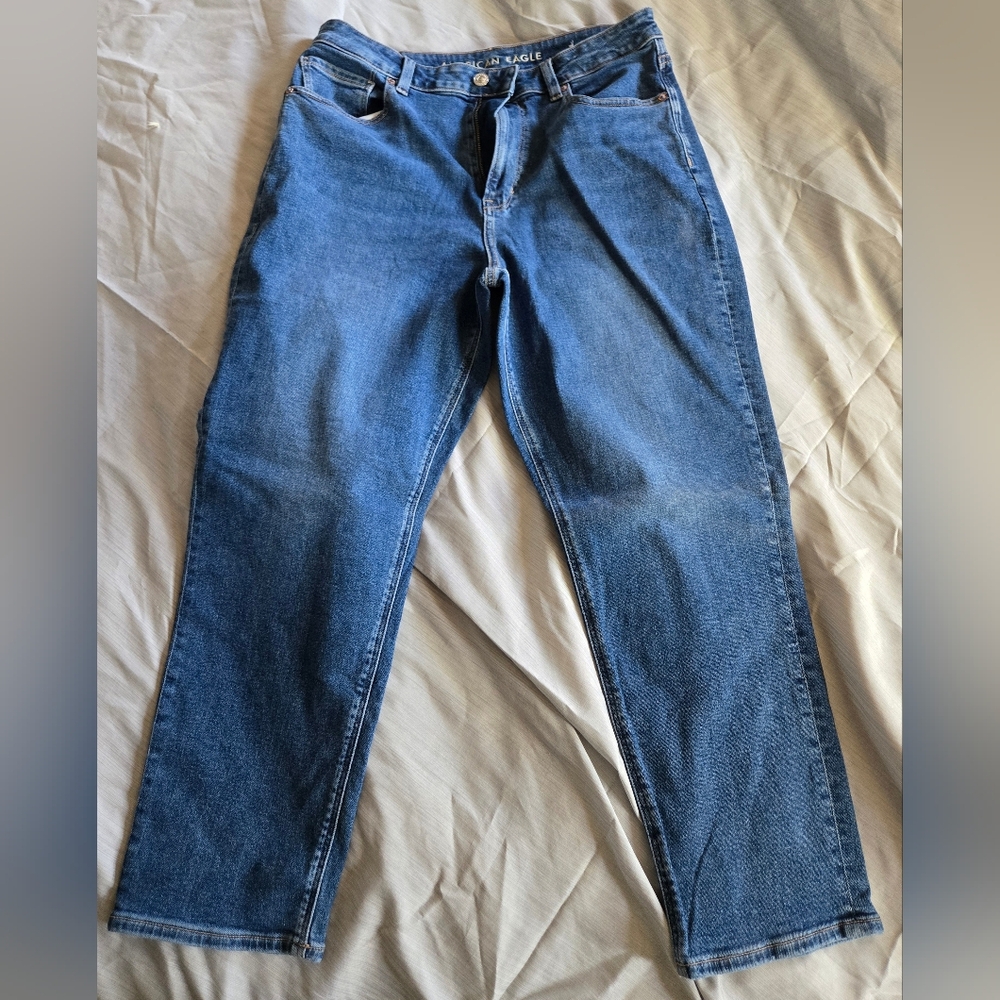 American Eagle Outfitters Mom Jean